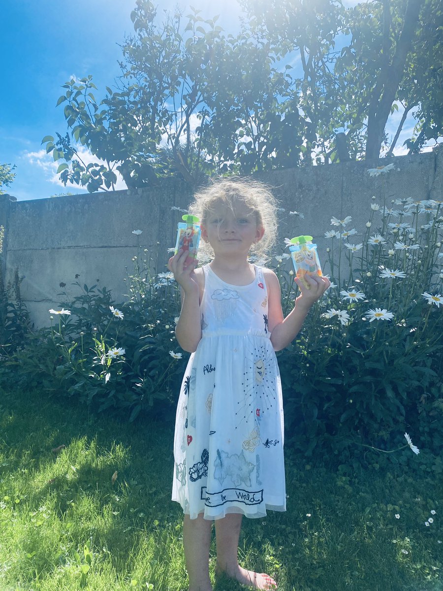 KikiElodie's tweet photo. A l’heure du goûter, clémentine adore ses nouvelles #pompotes De nouvelles saveurs pomme poire raisin blanc ou pomme pêche fruit du dragon… Pour elle aucun choix ne peut être fait!!! Je les adore toutes 😍 #PomPotesLovers #tousdegourdis #maderne #lespetitsexplorateurs #sampleo https://t.co/CssC5TbWLc