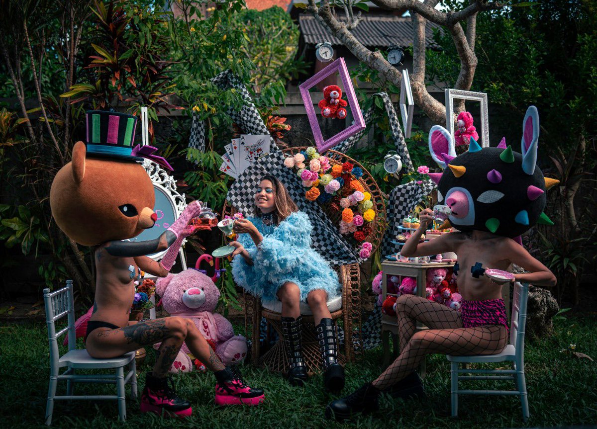 katxfrancesca's tweet photo. PUBLIC MINT IN 21 HOURS

https://t.co/M6BgVBojkk
⁣
2 hours in… 19 lost souls have found love and 53 dolls spreading their claws tonight 😜🥳🥳🥳 ⁣
⁣
💋 https://t.co/VLxoNZqJdp