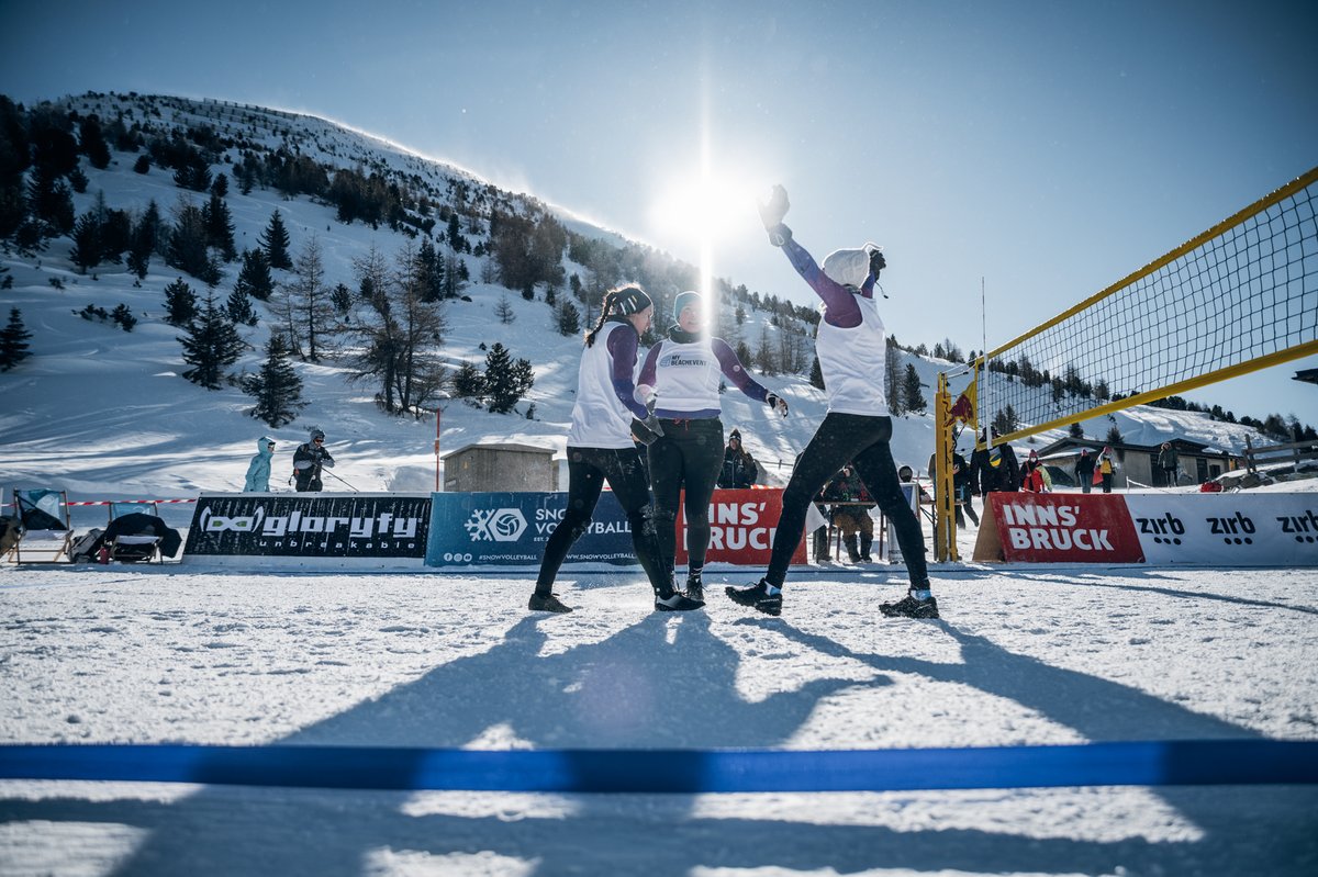 Teamwork makes the dream work 🙌 
What would Snow Volleyball be without your teammates? Tag them in the comment section! ❄️👨‍👩‍👧‍👦

picture by <a href="/maxmthnr/">maxmthnr</a>

#CEV #svb #svbtour2022 #ilovesnowvolleyball #volleyball #teamsport #commitment #snowseason #winter #teamplayers #svbgame