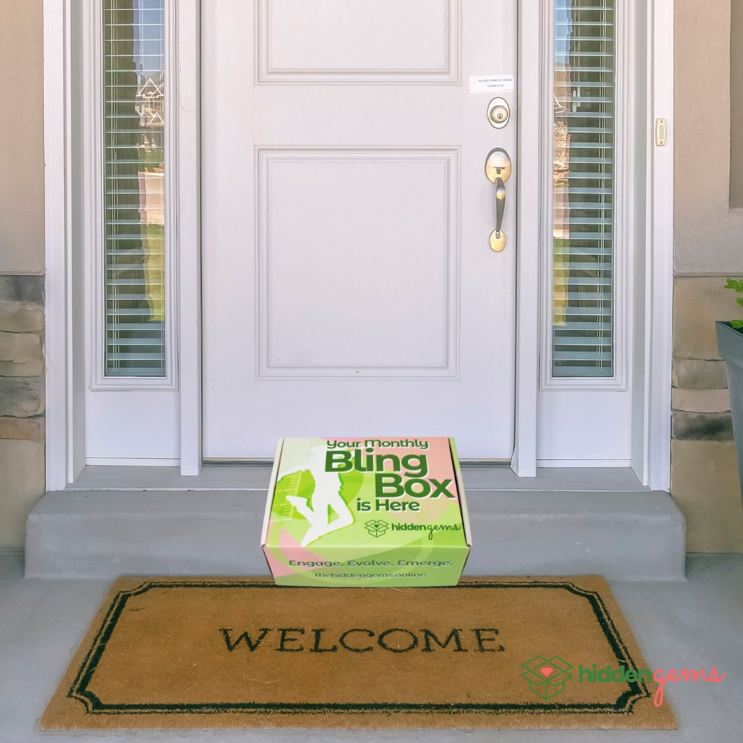 HiddenGemsBox's tweet photo. Order your Bling box for July and kick off the season! 📱📦
#stem #stemforkids #stemgirls #stemteacher #stemlearning #stemeducation #stemactivities
#stembox #stemsubscription #stemsummercamps #stemkids https://t.co/beUt8SSQGO