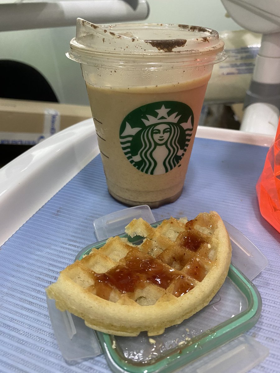 letalshot's tweet photo. Mini wafles y café 🥰 https://t.co/upLN8Qym4u