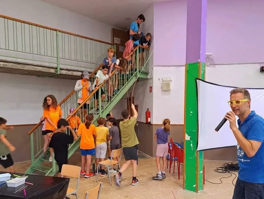 DJSC_STEAM's tweet photo. Ja estem en marxa amb el primer torn dels @DJSC_STEAM !!

Experiments brutals, energia a tope i un entorn perfecte!

Encara queden algunes places per les pròximes setmanes… no perdeu la oportunitat! Visca la Ciència! https://t.co/CMt6cSso4J