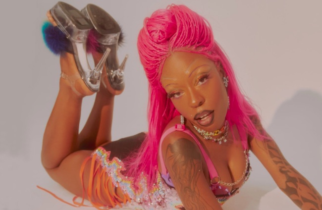 Check out <a href="/SudanArchives/">Sudan Archives</a>' sleek, propulsive new single "NBPQ (Topless)" bit.ly/3udssDD