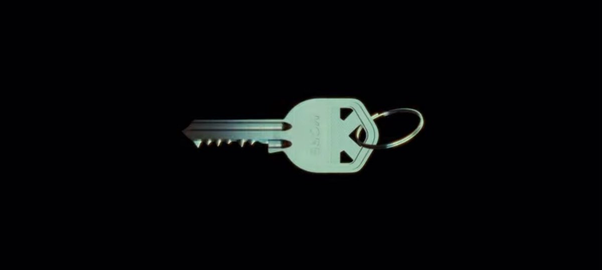 seokgieternal's tweet photo. Hoseok por fin consiguió la llave que abre la puerta del MV de Fake Love? https://t.co/jTF0SnqAYS