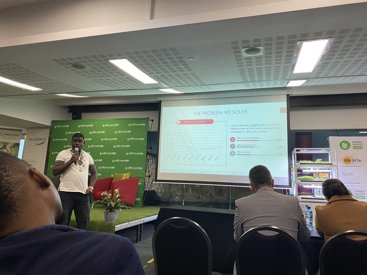 ONM_RSA's tweet photo. Third pitcher:
Lindelani from AgriShelves
#GreenYouthIndaba2022 #GYI2022 #wmrsa #innovation #youth https://t.co/ydpItqMCEn