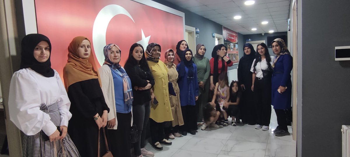 KayhanMuhteber's tweet photo. Yüksekova İlçe Başkan yardımcımız Sayın @Burhan_YASAR_7 eşliğinde yönetim kurulu toplantımızı gerçekleştirdik.Hayırlara vesile olmasını temenni ediyoruz.
@aysekesir 
@Hulya_Ozdag @sumeyyeesenyel 
@AvAbbasAydin 
@MunevverErtus 
@FatiharslanAK30 
@CevatSaydas https://t.co/vXLkkWmcWd