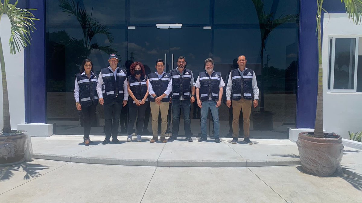 DesEconomicoOax's tweet photo. Junto al titular de @FIDELO_GobOax, @CsarVillalobos7, el subsecretario @ticogomez73 recorrió la planta POLYMERS, que inició operaciones en Tuxtepec, la cual tiene una capacidad anual de producción de 2 mil toneladas. 

Con inversión, #OaxacaCrece. @alejandromurat https://t.co/keYpYvwKQz