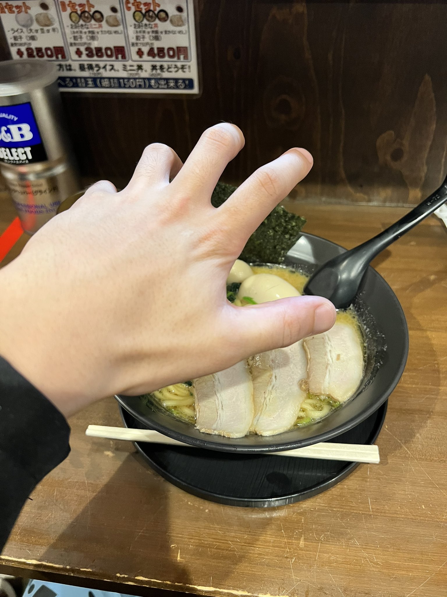 てつや 東海オンエア 今日も大食い企画あって 明日も大食い企画２個あって なのになぜか3人で4杯食う羽目に 帰宅したけど絶望で車から降りられない Room も タクト も効かなかった T Co Gkm3etqzvg Twitter