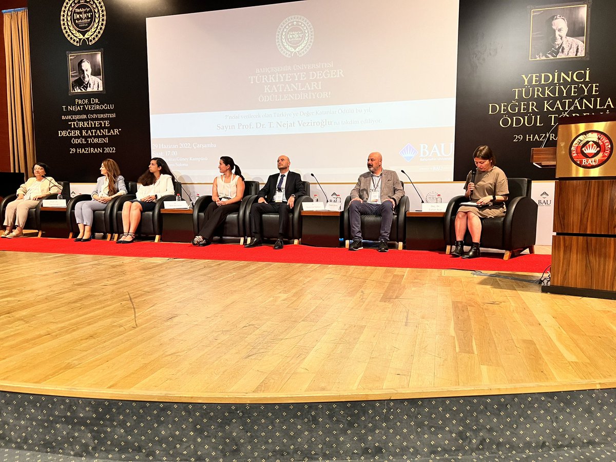 kishawyHA's tweet photo. Very delighted to attend an international forum led by our @ontariotech_u engineering alumna Dr. Acar (associate prof. at university of Twenty)who has led the discussion on clean hydrogen production using renewables @OT_FEAS @OT_alumni #energy #OntarioTech #WomenInEngineering https://t.co/g3095IRvXx