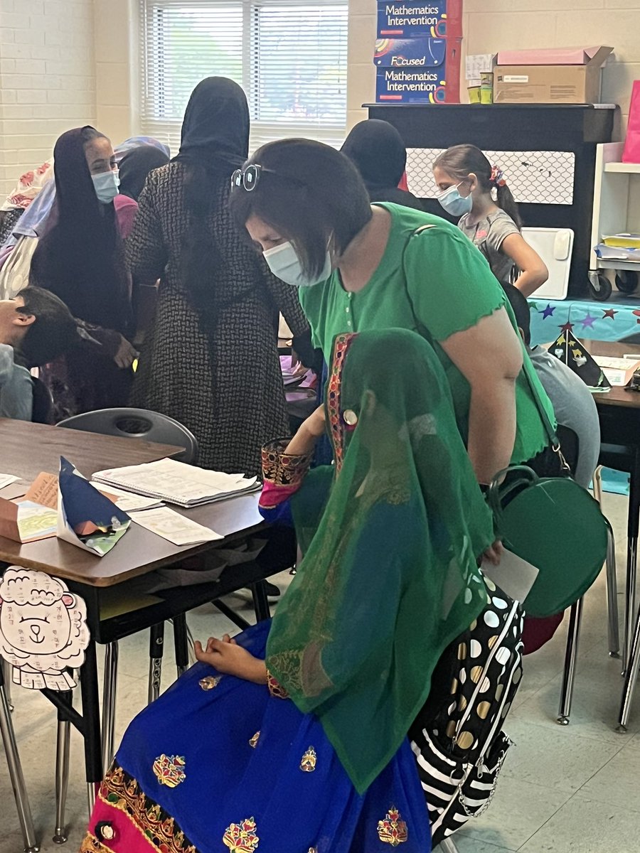 ElenaRabinovic3's tweet photo. @nisd Newcomer students in 3rd &amp; 4th grade proudly presented their projects about “Historic Sites and National Parks”@Espinoza4810 @VictorRaga1 @NisdBILESL @adrianag62 @SandiBonnett @md_solorzano @normayfarrell @NISDCNE https://t.co/fnkcMOg5oh