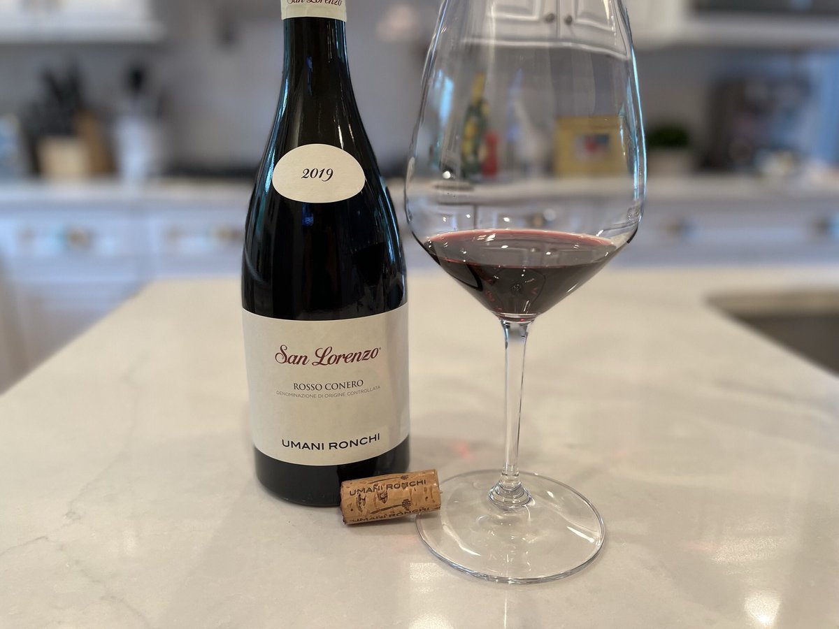 JohnMFodera's tweet photo. Medium+ body, more complexity than we deserve at the price point.  This one is hard to beat. #Tuscanvines @UmaniRonchiVino @PascalJabbourMD @LisaPBMW @@Gordo19571 @garykeet @garyswine @Coupe_60 @TheLocalItaly @GrapeExp_Cindy @HappyWineChick @SeagreenWench

https://t.co/xFbymj1AuF https://t.co/44TA94DkJY