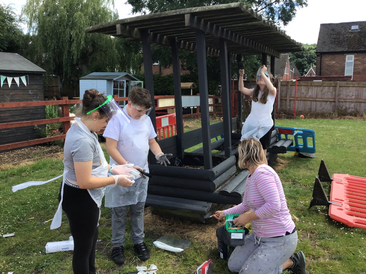 beyoutoblossom's tweet photo. Another Family Learning Garden Session πͺ΄π¨βπ¨ for Year 6 @YsgolEstyn. Thanks so much again to all of the parent/family members who supported. #wellbeingproject #gardenformindfulness #pupilvoice https://t.co/gMe5GJ2sk4