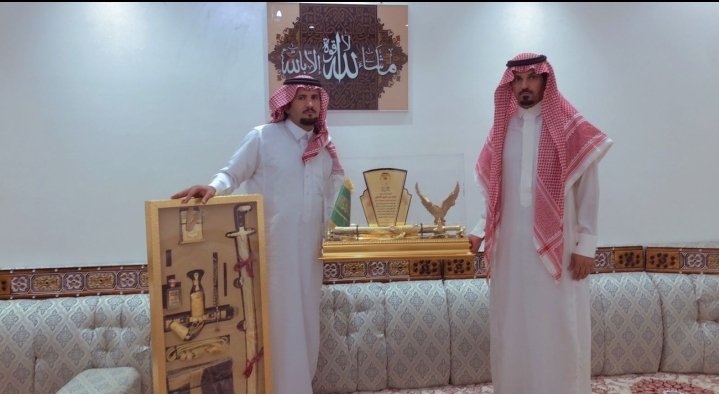 almlati_'s tweet photo. تم تكريم  الآديب والشاعر / مانع بن دليم الملاطي  .
من رجل الأعمال / مشعل بن ماطر الجياشي الحارثي  . 
وإليكم بعض الصور  للتكربم
في ليلة كانت مليئة بالوفاء والود والمحبة  . https://t.co/toCwUMSuIJ