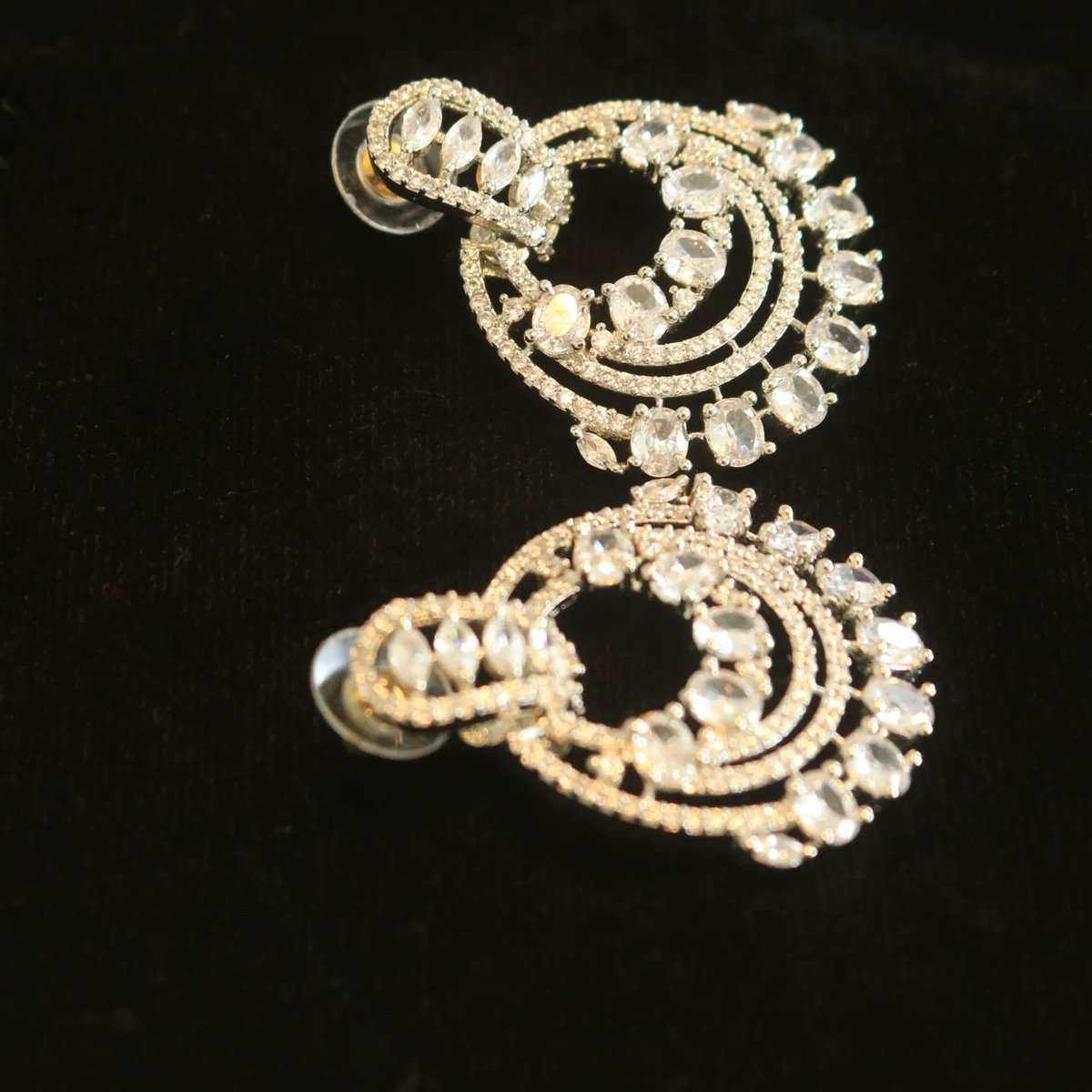 Kranti_Maharani's tweet photo. Tops avec an #icy #DiamondLook, with an insane #Bling. Dainty enough to be worn casually and dressy enough to be worn at parties. #PlatinumPolished
Price PKR 4,500/-
Payment options include Easypaisa, Jazz Cash, PayPal and COD within Pakistan. International shipping available https://t.co/l4GoH4v2GR
