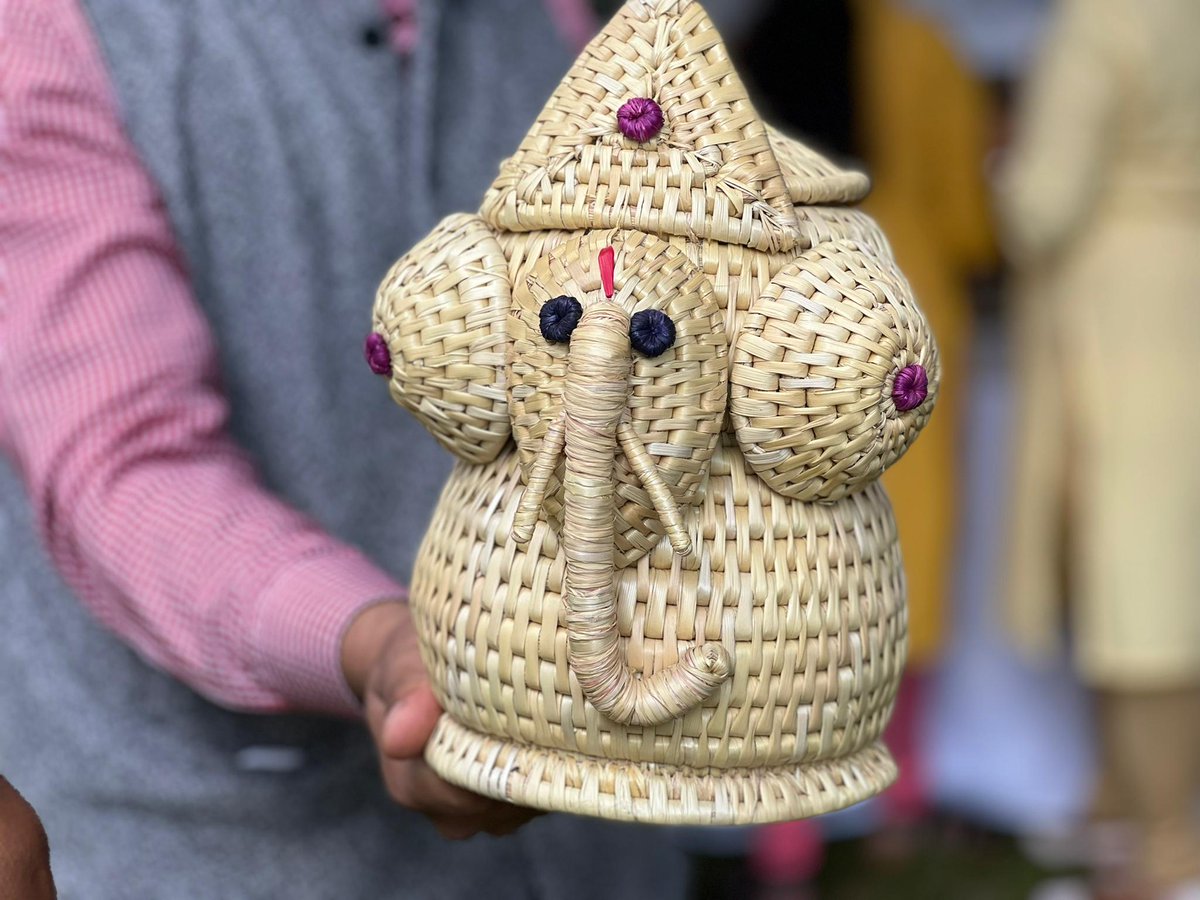 IndiainSwiss's tweet photo. #TeamIndia inaugurated TRIFED Corner to promote and exhibit Tribal products from #India. A presentation on TRIFED along with videos on GI Tagging and TRIFED journey was delivered during the occasion.

@meaindia @Meaindbiz @AmritMahotsav @DPIITGoI @tribesindia @DoC_GoI https://t.co/G9d6R8Xmvc