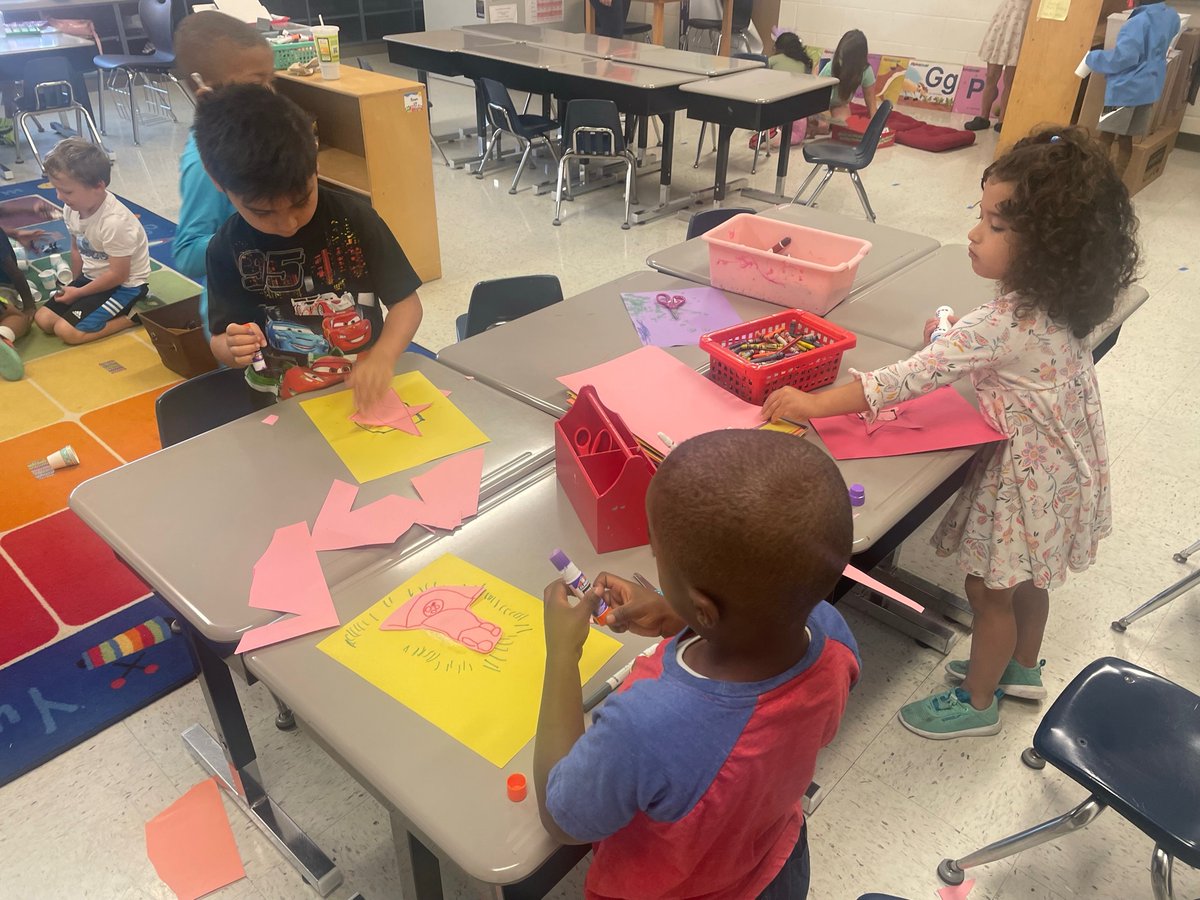 EMcNeil07's tweet photo. The KinderPrep learning fun continues! @D161Supe https://t.co/x0QOkKRtRF