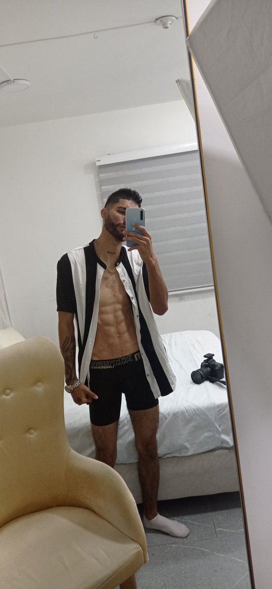AaronSmith_R's tweet photo. wednesday horny 🥵🔥 https://t.co/2HVGicIi86