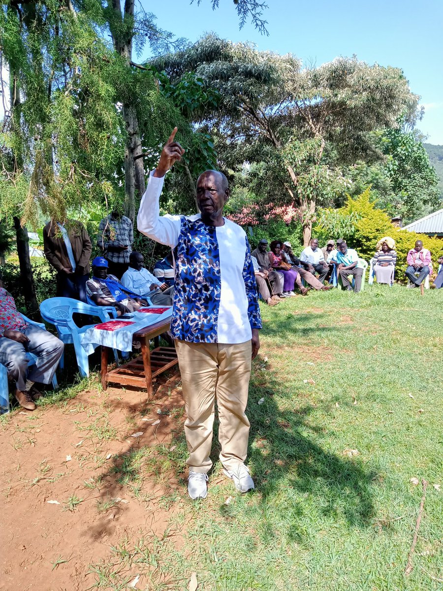 JohnPesa44's tweet photo. Today we held door to door campaigns in Awendo subcounty urging the voters to vote inn @RailaOdinga as our next President and I the next governor Migori county under the Azimio umbrella. We pledged for peaceful elections and co-existence among the communities. @DAP_Kenya https://t.co/WCJ5FzNmaN