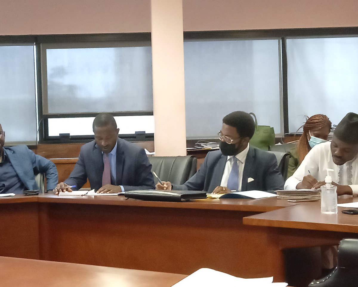 My_Teachmepad's tweet photo. 🇨🇲 : Ici la 2ème concertation interministérielle entre @My_Teachmepad et 10parties prenantes d'analyses technique, environnementale et financière dont la Société Nationale d'Investissement SNI, MINEPAT-MINPOSTEL-MINMIDT-MINPMEESA-MINEPDED-MINESUP-IAI-MINEFOP et @diplocam_minrex.. https://t.co/V26qbkEEYl