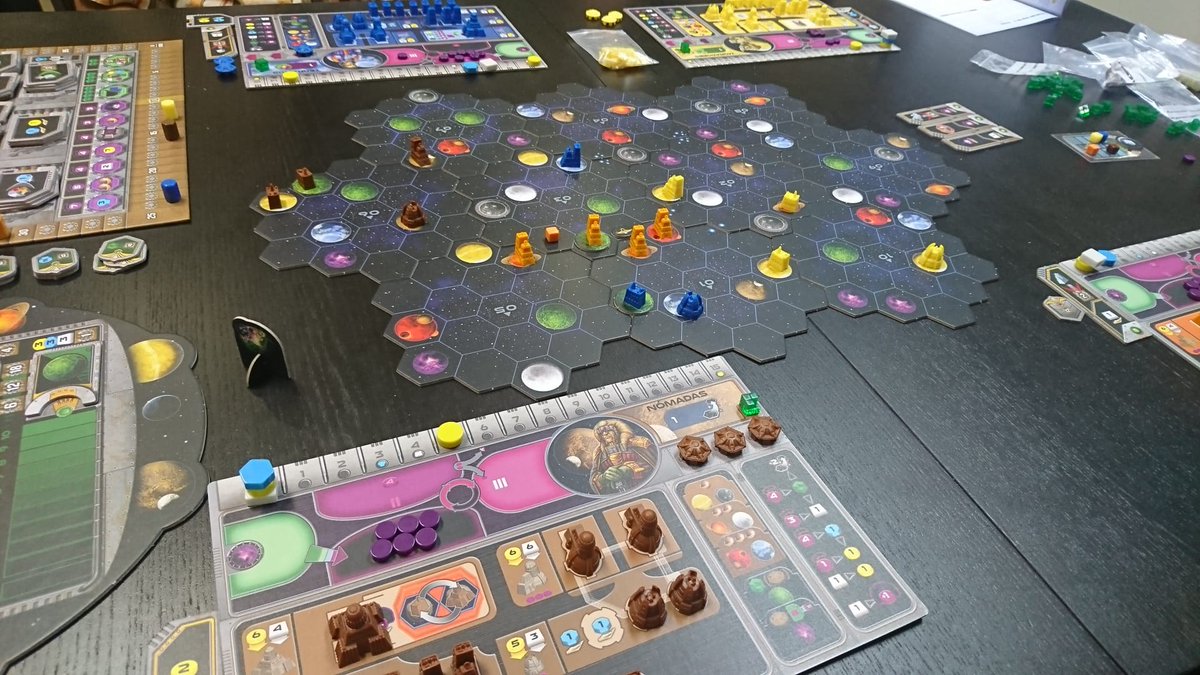 ClubDreadnought's tweet photo. Siempre está bien jugar un Gaia Proyect, así pasamos una calurosa tarde de verano. 😀
Contacta por MP si te apetece conocernos y pasar un buen rato. 😏
#clubdreadnought #juegosdemesa #boardgames #gaiaproyect https://t.co/khibjtI5a4