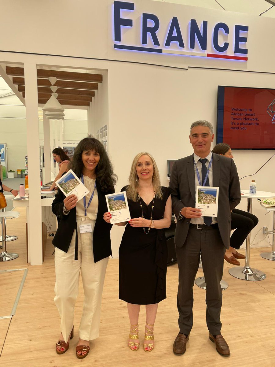 Aujourd’hui, j’ai eu le plaisir de présenter avec les membres du groupe de travail du #PFVT notre livret Ville Informelle, piloté par Urbanistes Sans Frontières <a href="/usfngo/">Urbanistes Sans Frontieres</a> au Forum Urbain Mondial #WUF11 sur le pavillon France 
Merci à tous les participants #Afrique #UsfngoEvent