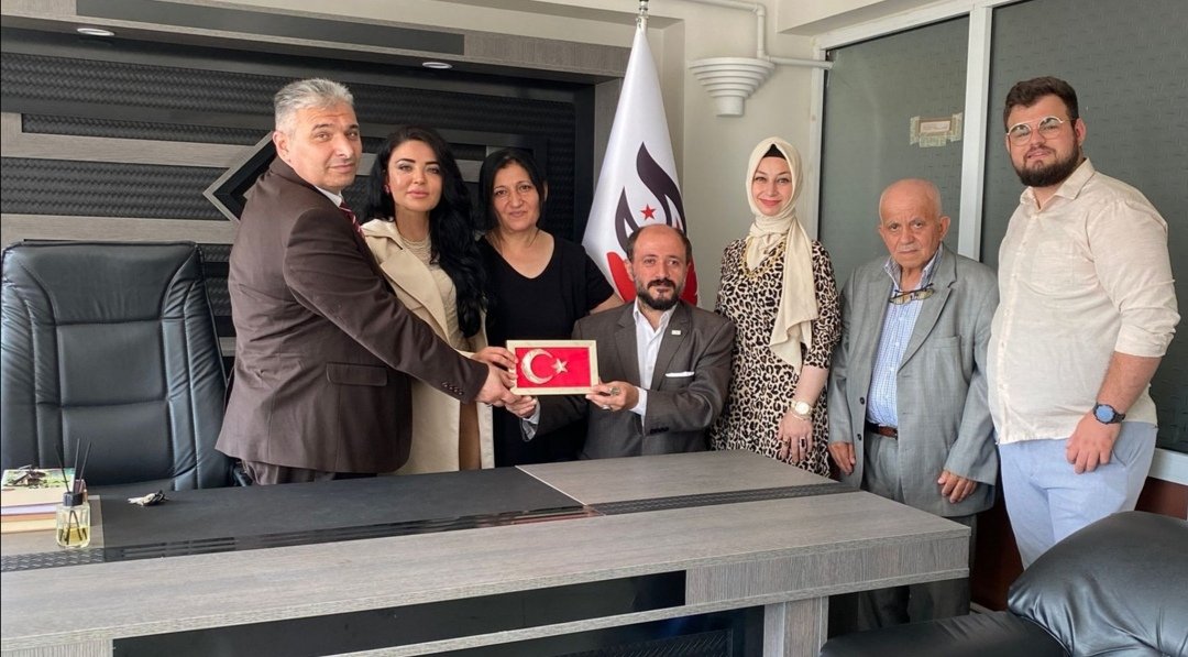 Esenler Ortopedik Engelliler Derneği Başkanı Sn. Aziz Arkan ve yönetimi ilçemize ziyarette bulundular. Engelli vatandaşlarımızın sorunları ile ilgili istişare ettik. Ziyaretlerinden dolayı Aziz Başkan ve yönetimine teşekkür ederiz. <a href="/umitozdag/">Ümit Özdağ</a> <a href="/zaferpartisi/">Zafer Partisi</a>  @erdoogab