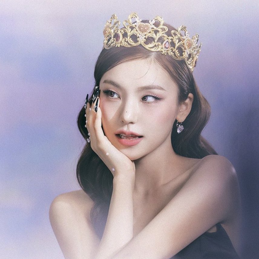 SiaAstraea's tweet photo. เฮโหลเอเวอรี่วัน #TheFirstSnowfallAtBathory https://t.co/Q22r6jRvNf