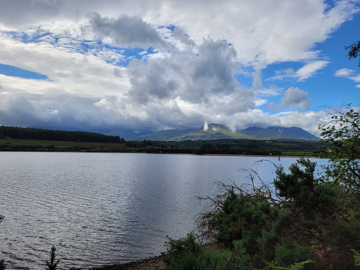 Jamie_LEJOG's tweet image. Day 81: Spean Bridge to Invergarry, 20 miles. A long day, but mostly nice weather and easy walking kept it manageable. A large part of the day was spent walking around the creatively named Loch Lochy.