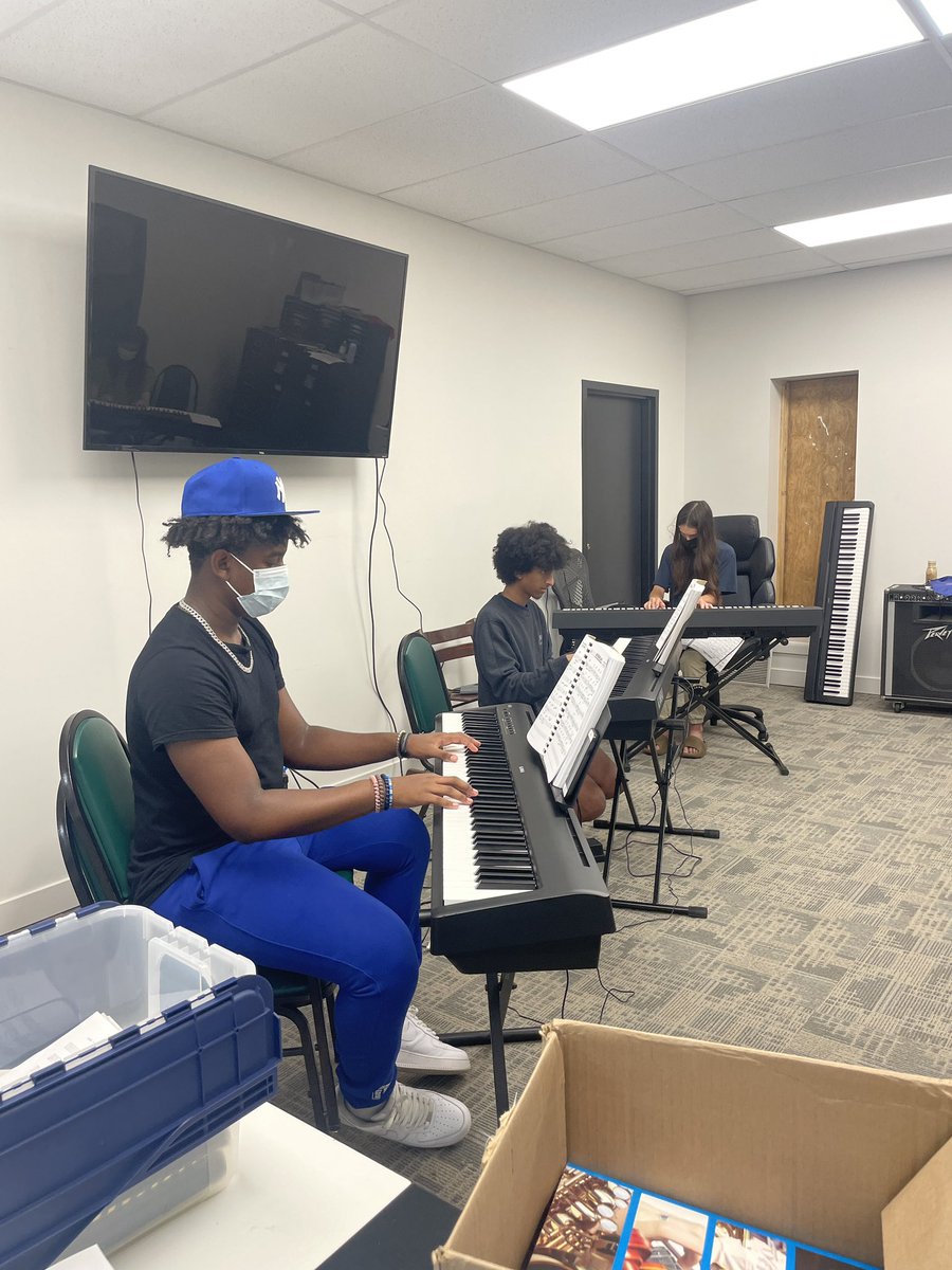 ed_scg's tweet photo. @MayorLeeHarris’s Office of Education had a blast this morning visiting with some of our Summer Camp partners. From jazz performance, mentorship, to screen writing these students are having a blast all summer ⛱🎺🎷☀️ https://t.co/xwpWiHAjpr