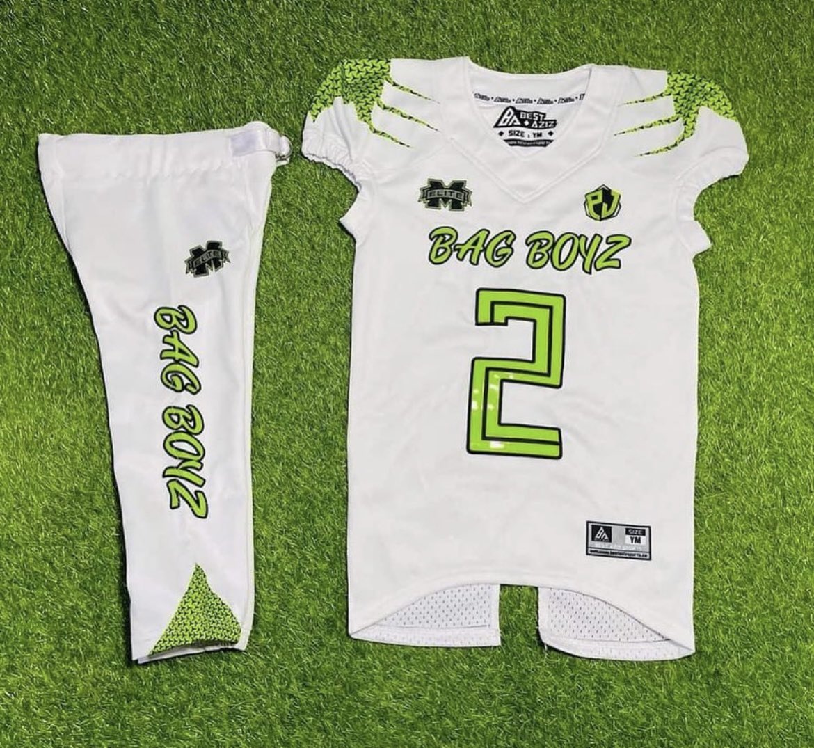RealestIndian's tweet photo. A SIMPLE RETWEET CAN HELP A KID FIND A FOOTBALL HOME 💚🏈 #MDELITE #BAGBOYZ https://t.co/2JLS50imiU