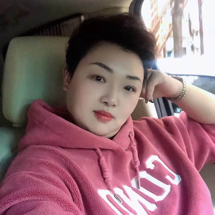 wuhanqueen's tweet photo. 新闺蜜，有喜欢坦克女王的，私信！ https://t.co/GQ8m2Ec78X