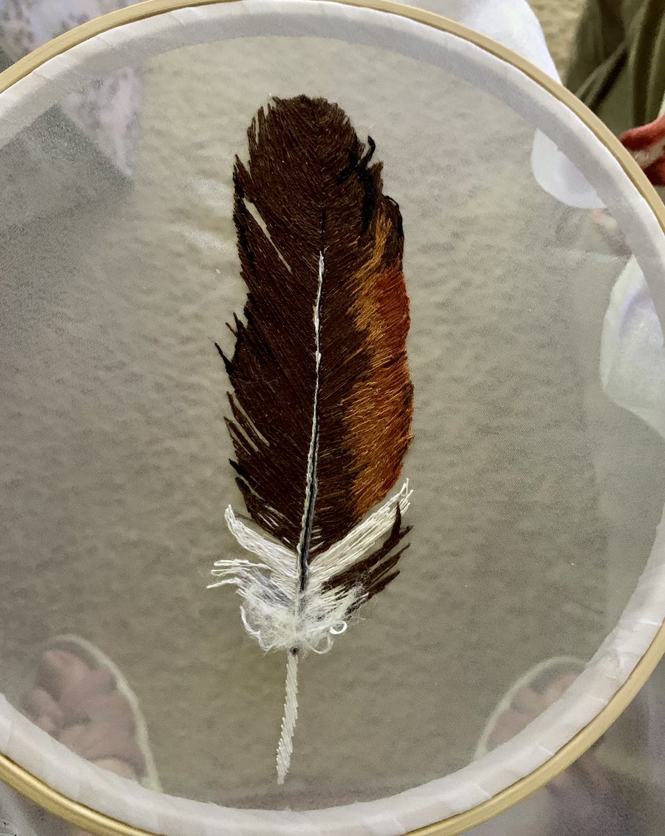 A single feather. This was fun. Next one I will make 2 sided. #handembroidery #threadpainting