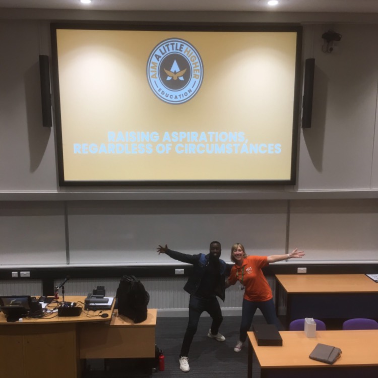 Higher_Horizons's tweet photo. Today we welcomed the entire of Y10 from @coopacademy to Keele for a hugely inspirational talk from Alim @AimLittleHigher! - Mark https://t.co/CgLRdYRE61