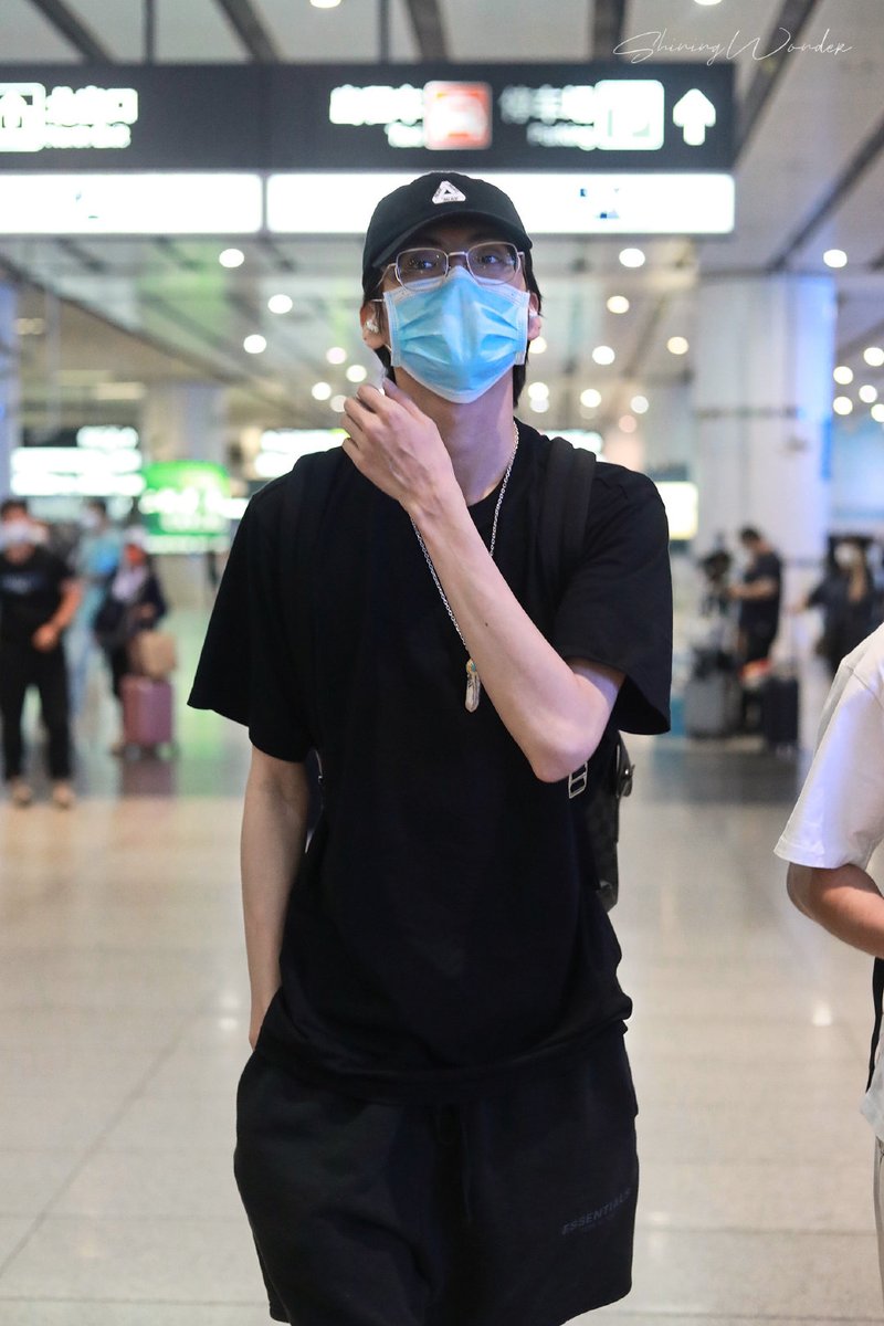 forbiwenjun's tweet photo. 220629 | 🛬 Beijing
© ShiningWonder_毕雯珺
🔗 https://t.co/3Y25xxmHMd

#毕雯珺 #BiWenjun https://t.co/1v1yJ5G0DQ