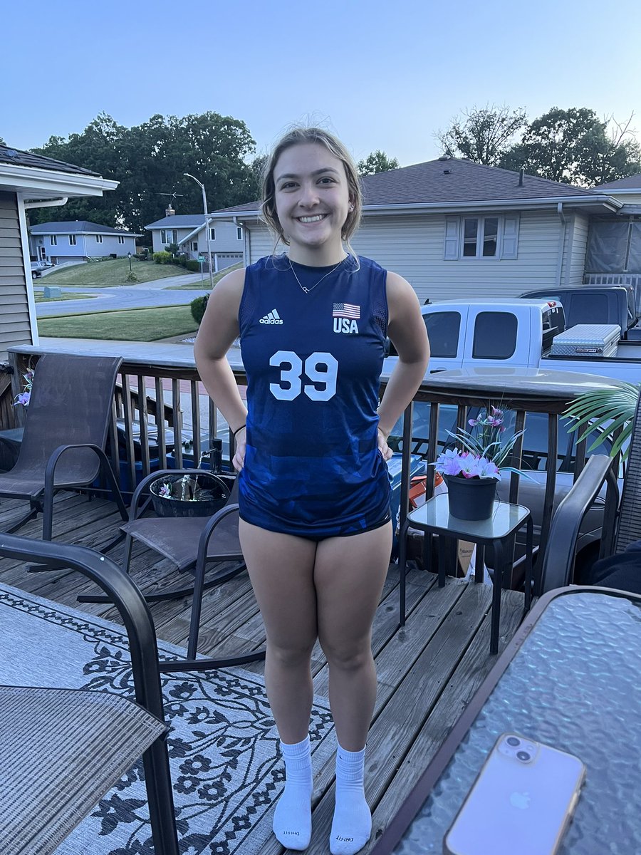 kaelanmurphy8's tweet photo. Not traveling far from home for Nationals this year. If you’re in Indy come watch Epic United 16 Elite. 1st two days schedule posted below. @LCvolleyball1 @EpicUnitedVB @DRod0524 @PrepDig @PrepDigChris @KellyMurphy69 @GreatLakesVB @coachgray24 https://t.co/3RGCnb41U6