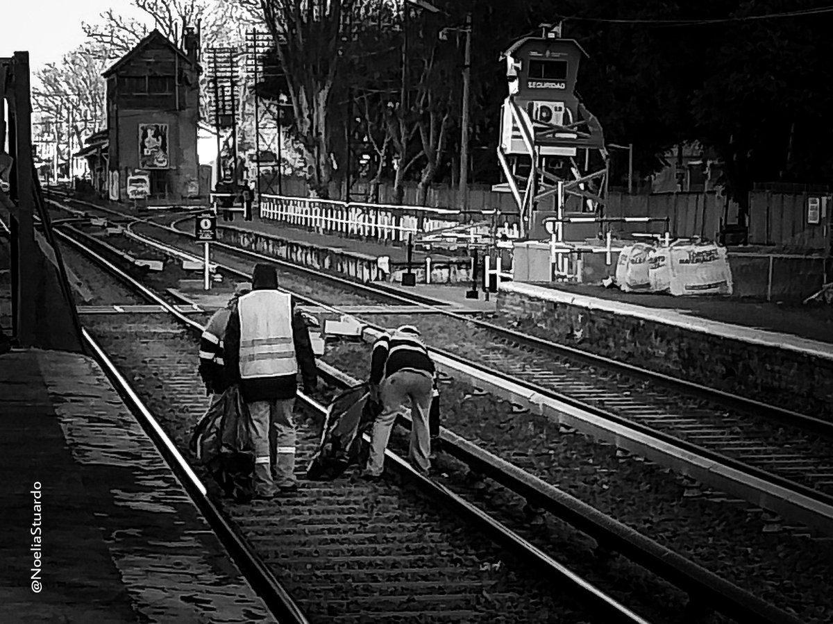 Mantenimiento de vías ...<a href="/TrenSarmientoFC/">Tren Sarmiento En Linea</a>  @ferrosarmiento