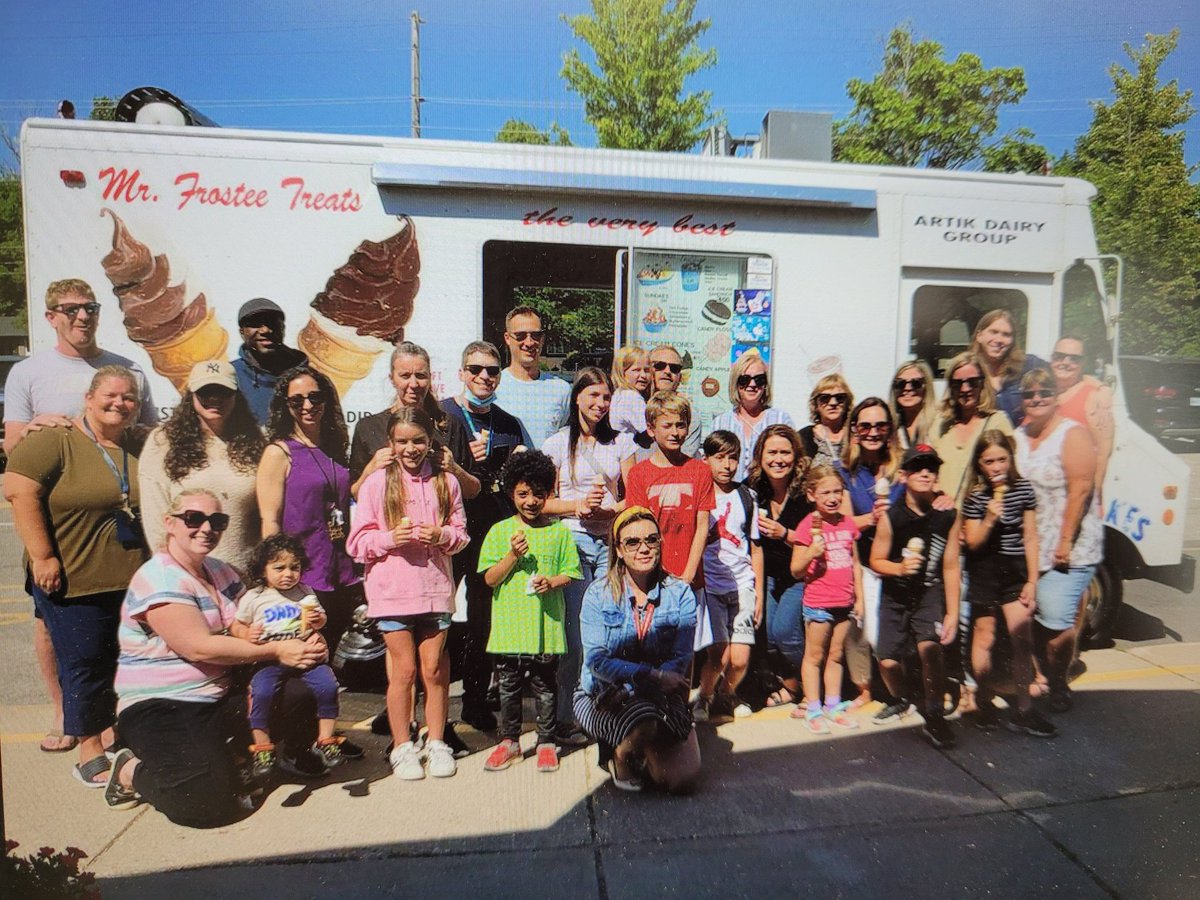 Celebrating a wonderful year with these amazing educators , including Mr. Howe as we bid him farewell ❤️