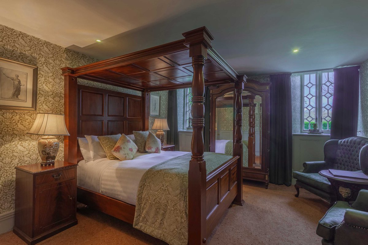 RomanticCastles's tweet image. Bedrooms @BallyseedeCastl are the epitome of luxury.
 
The rooms are spacious yet cosy and inviting. 

Many rooms boast stunning four poster beds and freestanding bathtubs. 

#CastleHotels #Romantic #SummerBreaks #Travel #Luxury #Break #GetAway