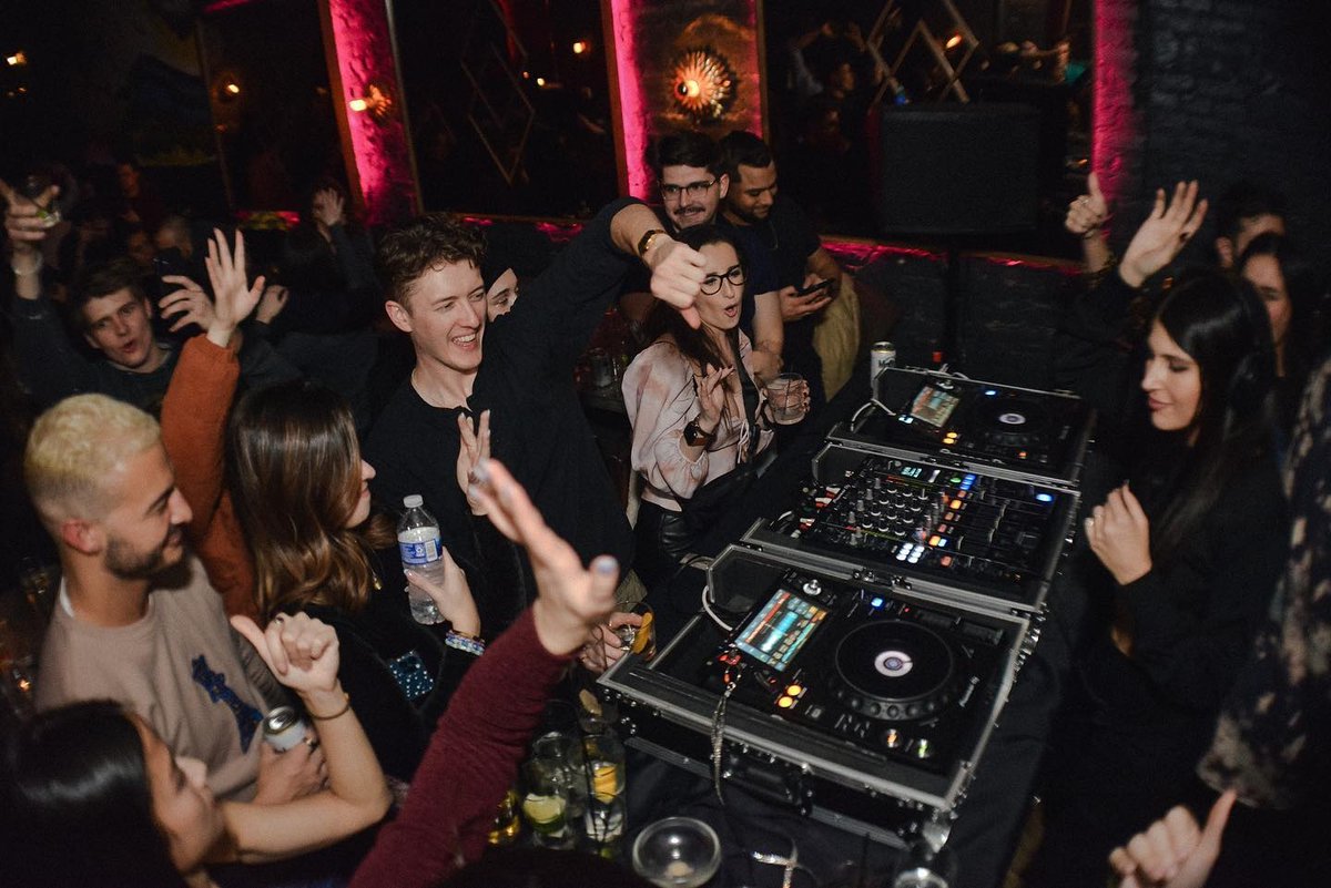 Live #DJsets are now in-house Tuesday - Saturday! Come sip exceptional cocktails and groove into the late hours. 🎧 #arbellachicago #livedjset

📷 <a href="/piratedkim/">Kimberly</a>