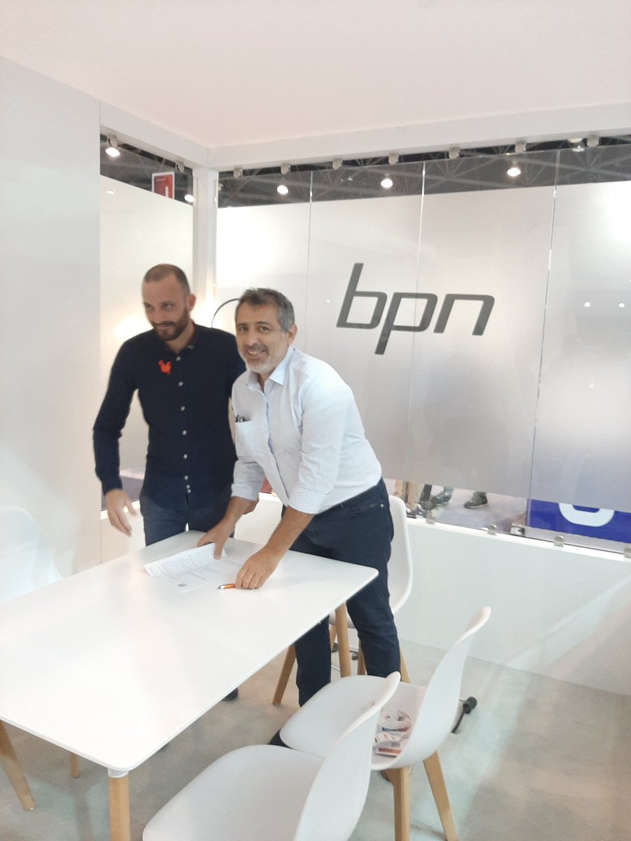 Bpnaval's tweet photo. Un grand moment @Euromaritime22 stand excellence @regionbretagne @Bpnaval signature accord entre #sofresid et @Hysilabs pour du carburant liquide #h2 fierté de notre adherent @Gican_InduNav @ClusterMaritime @sheltibreizh https://t.co/hejukMIpHF