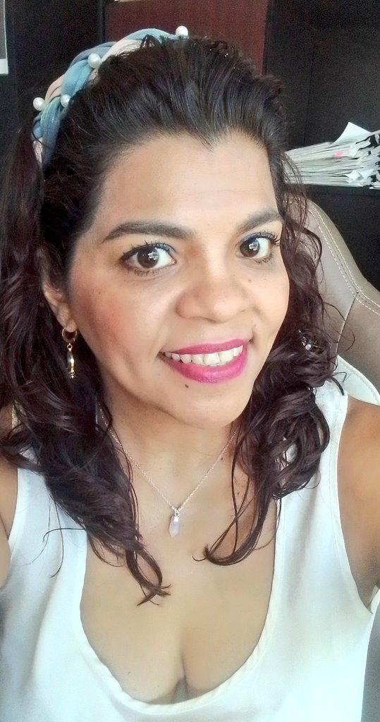 sary770321's tweet photo. Feliz y bendecido miércoles 🍀❤️💋💋💋 https://t.co/HFGNTsHrs0
