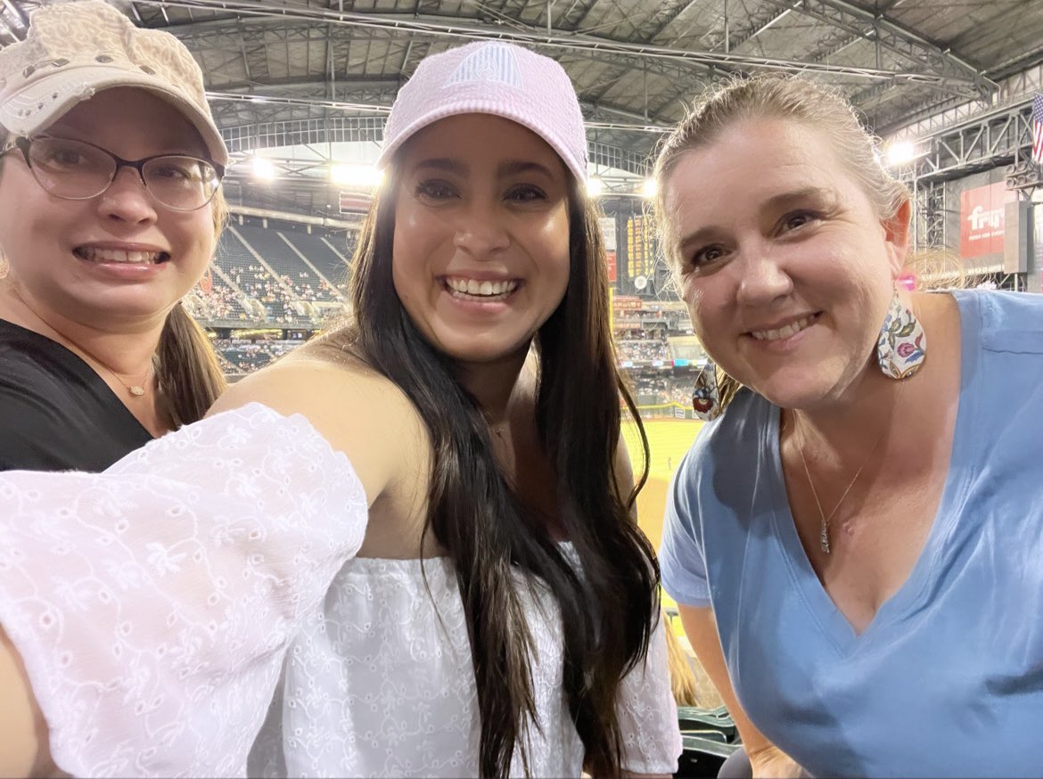 Team bonding at the <a href="/Dbacks/">Arizona Diamondbacks</a> game! ⚾️ 🌭🤍
