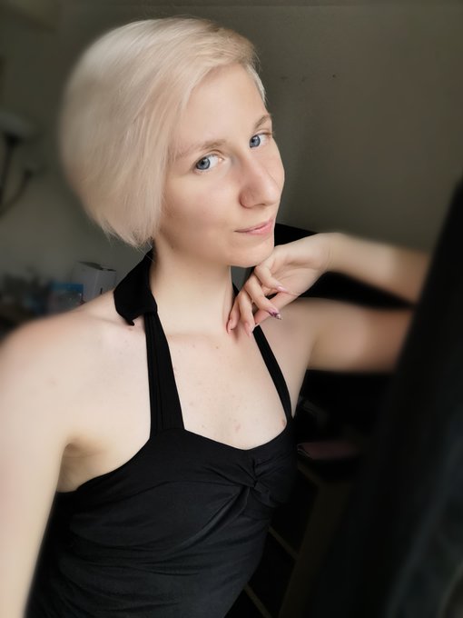 Petit live anal :D. On test les show priv&eacute;s pour une fois si certains sont int&eacute;ress&eacute;s =) https://t.co/0LaoEl0wHp<a href="/tag/lingerie"class="tags"><span>#lingerie</span></a><a href="/tag/corset"class="tags"><span>#corset</span></a><a href="/tag/nsfw"class="tags"><span>#nsfw</span></a><a href="/tag/chaturbate"class="tags"><span>#chaturbate</span></a><a href="/tag/adventca"class="tags"><span>#adventca</span></a>