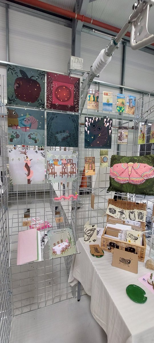 JulieBDesigner's tweet photo. Great to see the Student exhibition at Coleg Y Cymoedd, Nantgarw and to bump in to former lecturers from my Foundation Diploma a few years ago! Last day of the exhibition tomorrow 9-4.
#creatives #designers #interiordesign #interiordesigners #colegycymoedd #foundationartanddesign https://t.co/Iw5NQu8yc9