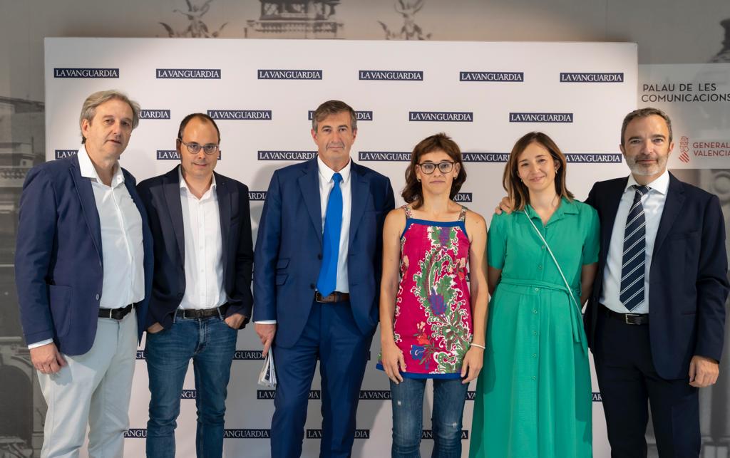 Hui ha estat un dia especial per l´equip de @LaVanguardia @Jordi__Juan @raqandu @HectrSanjuan @Neus__Navarro @e_bolland , hem presentat a València el nostre projecte editorial. Gràcies a tots els que heu acceptat la invitació en nom de tots i totes.