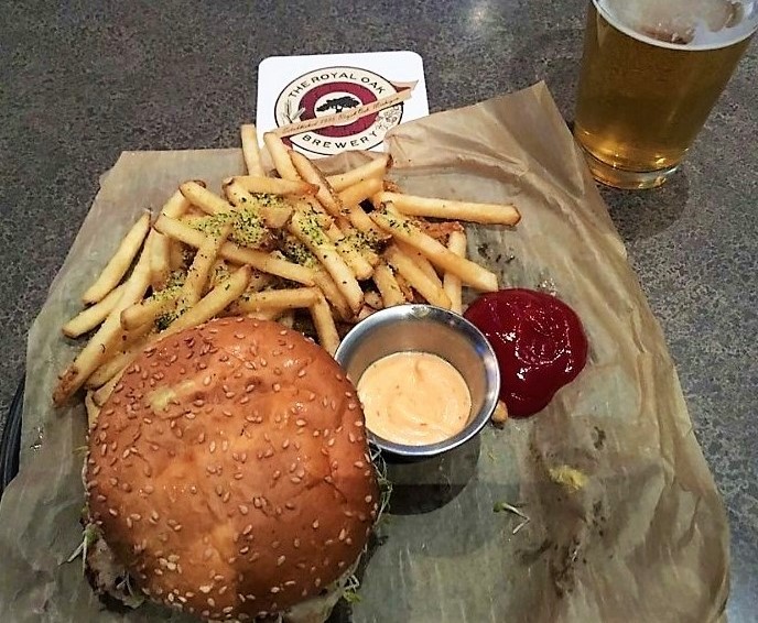 RoyalOakBrewery's tweet photo. Beer, burger, fries — now, that's what we call a triple threat!😏✨
-
ORDER HERE 👉 https://t.co/zN1PCgR1uu
-
#RoyalOakBrewery #RoyalOak #MIEats #Eeeats #Foodie https://t.co/FBJd8lV0LS