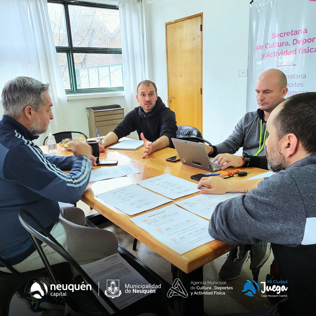 SecVinculacion's tweet photo. 𝗠𝗶 𝗖𝗶𝘂𝗱𝗮𝗱 𝗝𝘂𝗲𝗴𝗮 ya esta en marcha.
El Comite Organizador de #MiCiudadJuega se reunió para diagramar el comienzo de dicho certamen. Contaremos con +𝗱𝗲 𝟭𝟮𝟬𝟬 𝗽𝗮𝗿𝘁𝗶𝗰𝗶𝗽𝗮𝗻𝘁𝗲𝘀, 𝟵𝟲 𝗲𝗾𝘂𝗶𝗽𝗼𝘀. https://t.co/91AvDbhbEY
