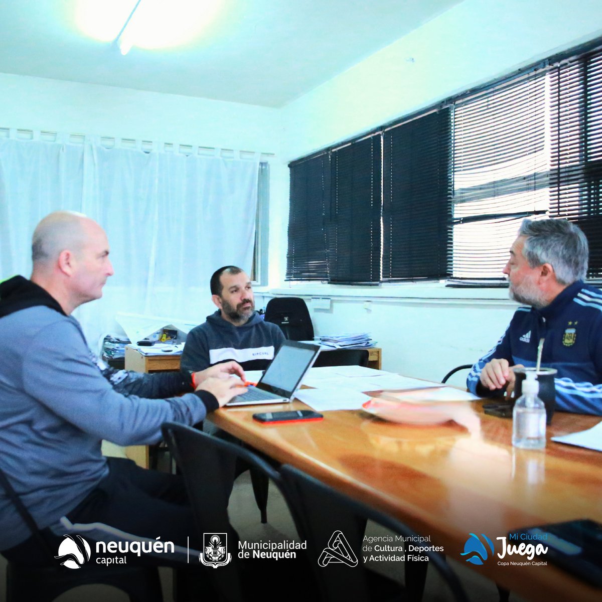 SecVinculacion's tweet photo. 𝗠𝗶 𝗖𝗶𝘂𝗱𝗮𝗱 𝗝𝘂𝗲𝗴𝗮 ya esta en marcha.
El Comite Organizador de #MiCiudadJuega se reunió para diagramar el comienzo de dicho certamen. Contaremos con +𝗱𝗲 𝟭𝟮𝟬𝟬 𝗽𝗮𝗿𝘁𝗶𝗰𝗶𝗽𝗮𝗻𝘁𝗲𝘀, 𝟵𝟲 𝗲𝗾𝘂𝗶𝗽𝗼𝘀. https://t.co/91AvDbhbEY
