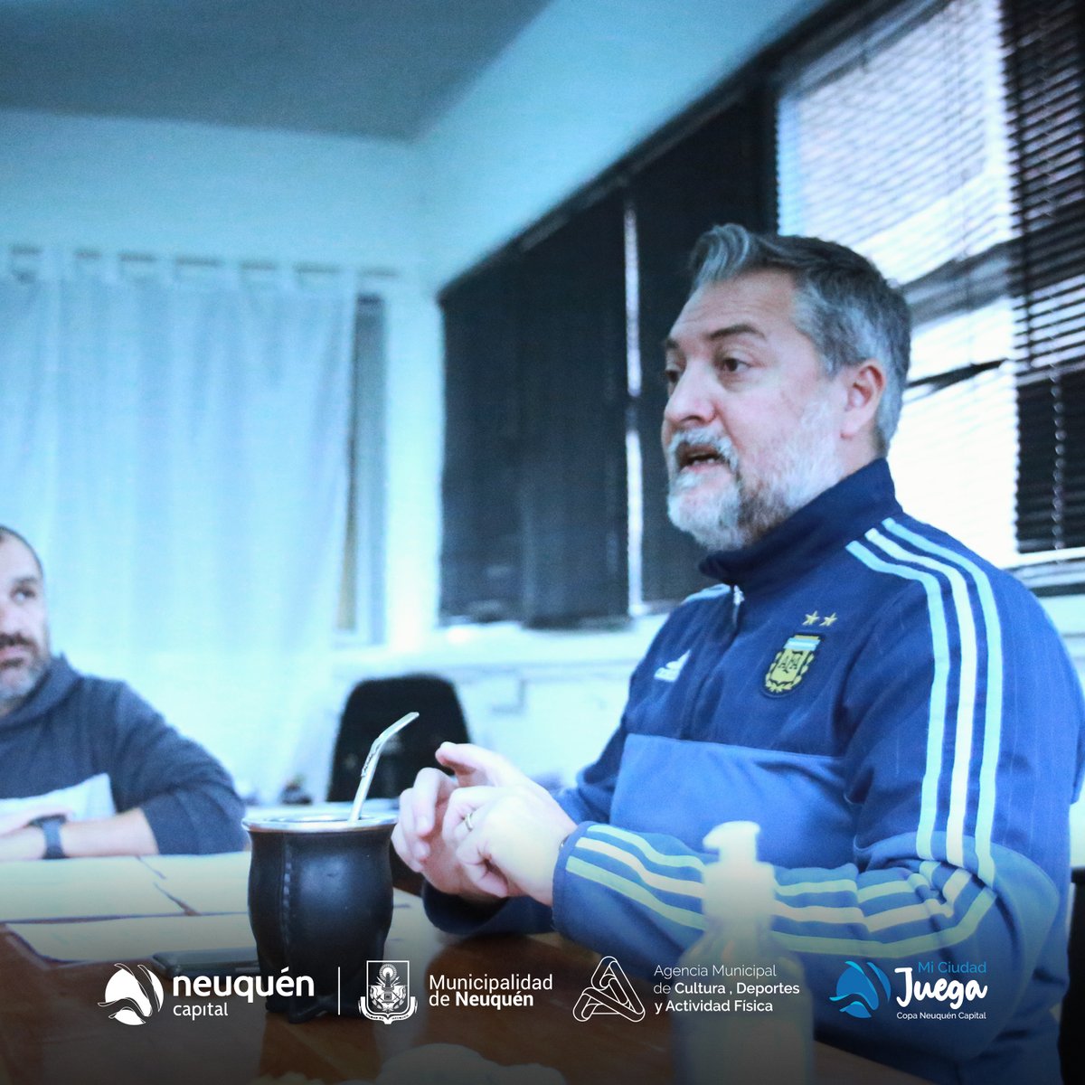 SecVinculacion's tweet photo. 𝗠𝗶 𝗖𝗶𝘂𝗱𝗮𝗱 𝗝𝘂𝗲𝗴𝗮 ya esta en marcha.
El Comite Organizador de #MiCiudadJuega se reunió para diagramar el comienzo de dicho certamen. Contaremos con +𝗱𝗲 𝟭𝟮𝟬𝟬 𝗽𝗮𝗿𝘁𝗶𝗰𝗶𝗽𝗮𝗻𝘁𝗲𝘀, 𝟵𝟲 𝗲𝗾𝘂𝗶𝗽𝗼𝘀. https://t.co/91AvDbhbEY