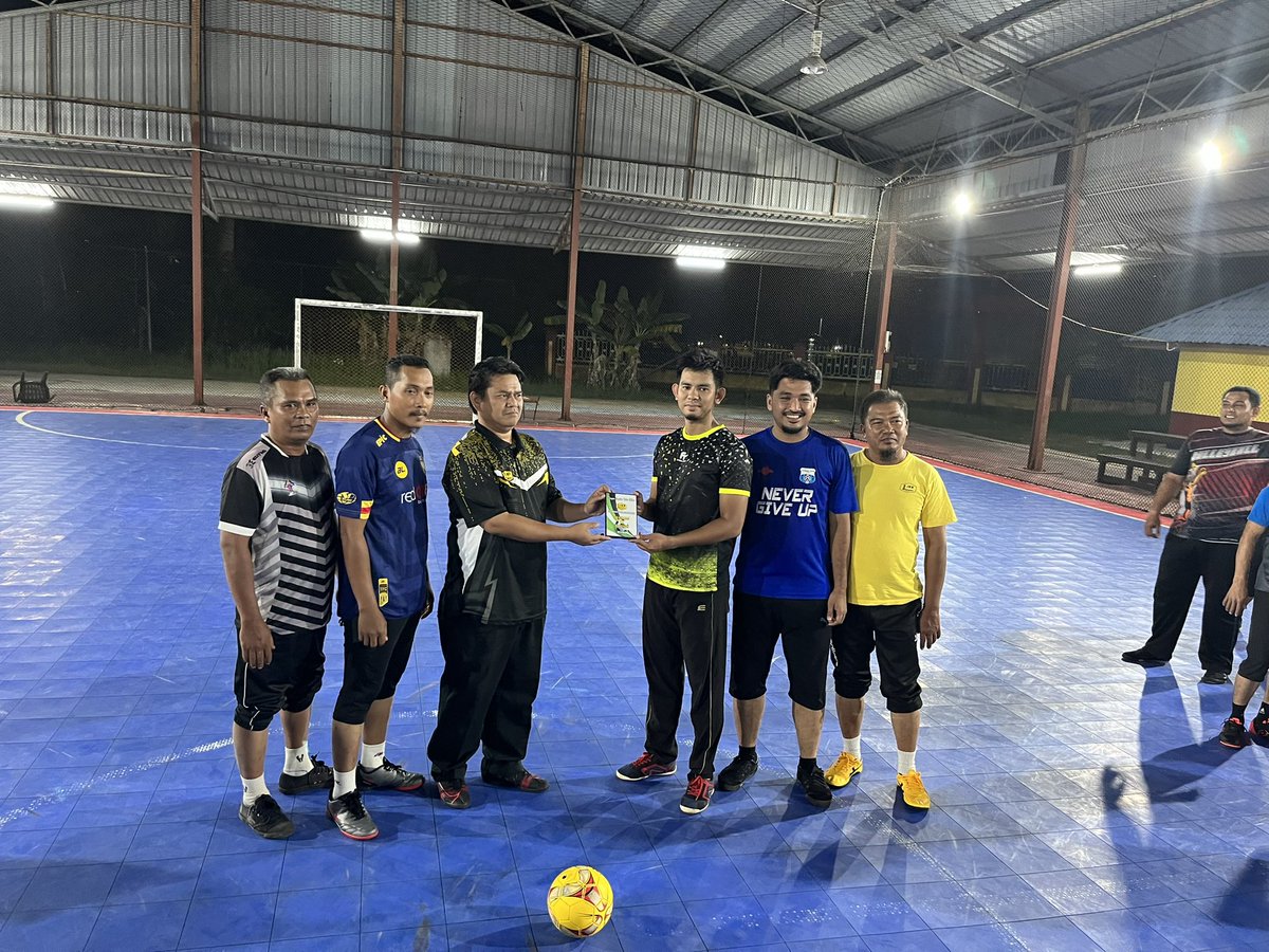 JKR KEMAMAN vs JKR DUNGUN vs PERTANIAN DUNGUN.

Kita perkukuhkan silaturahim dengan sukan